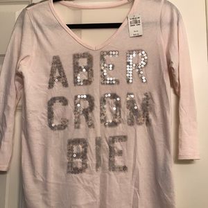 NWT! Abercrombie 3/4 Sleeve Logo Top
